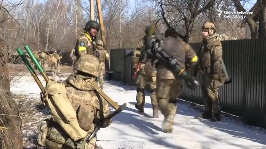 Video: Reportér natočil bitvu o ukrajinskou vesnici